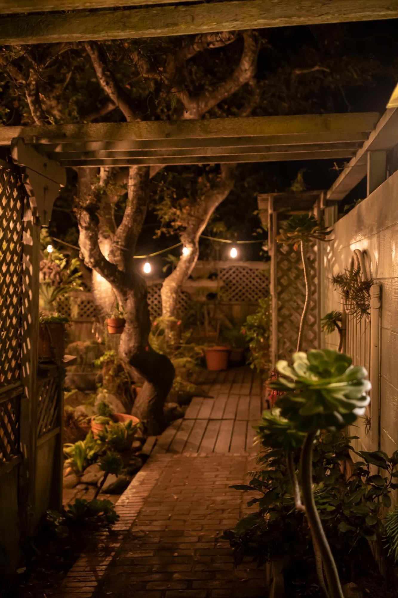 Carmel Garden Inn Exterior photo