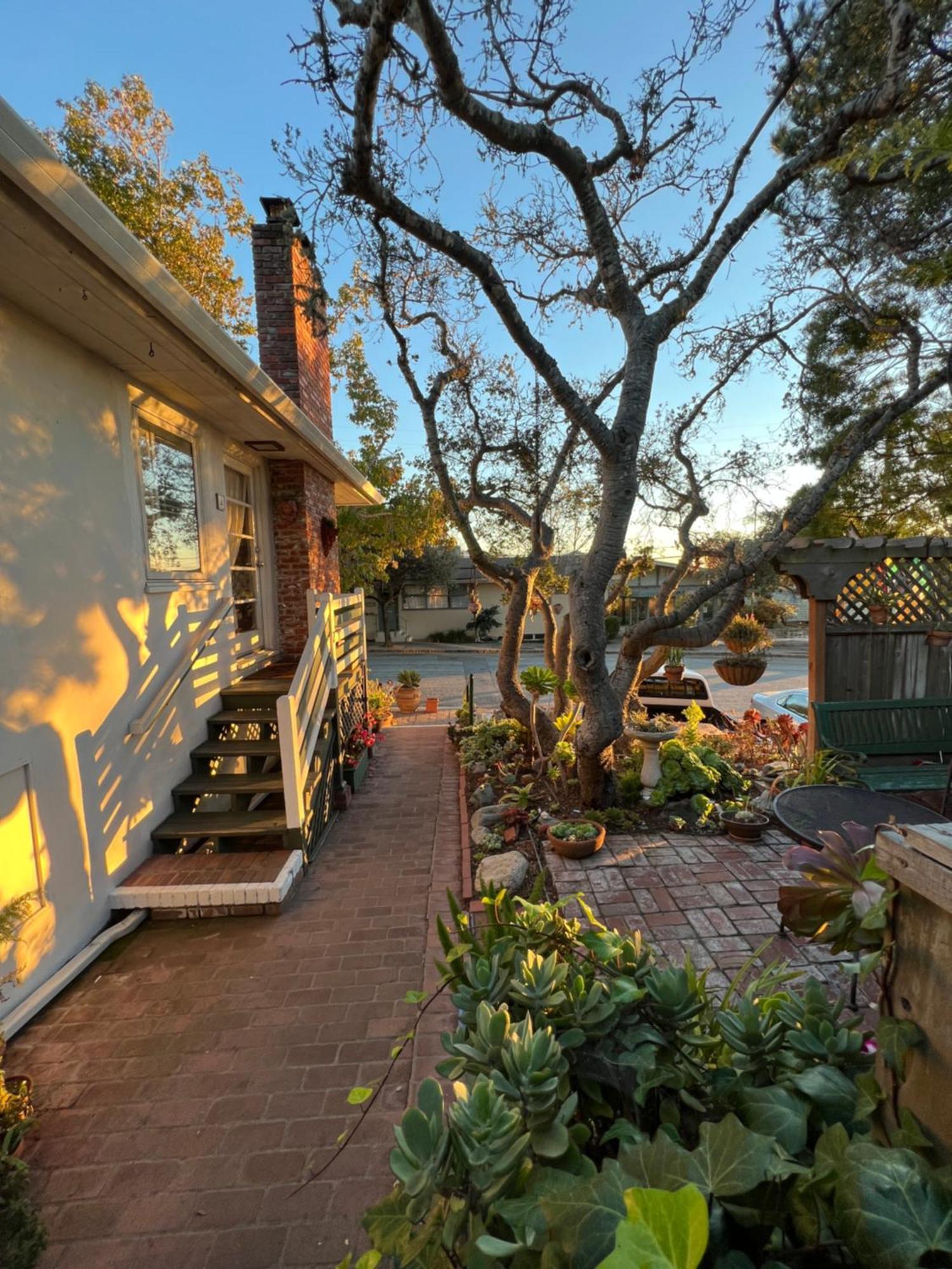 Carmel Garden Inn Exterior photo